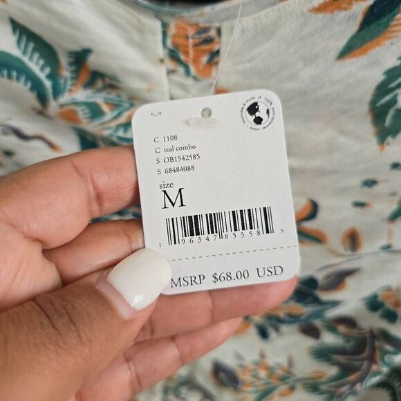 Free people We The Free T-Shirt Women's Medium Dreamed Of‎ You Lettuce Hem Top - Picture 9 of 10